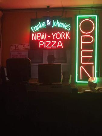 Johnnie's NY Pizza